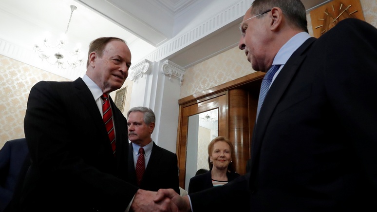 FT: американские сенаторы заговорили о необходимости нового начала в отношениях с Россией