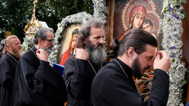 Корреспондент: СБУ попыталась заблокировать верующих Московского патриархата