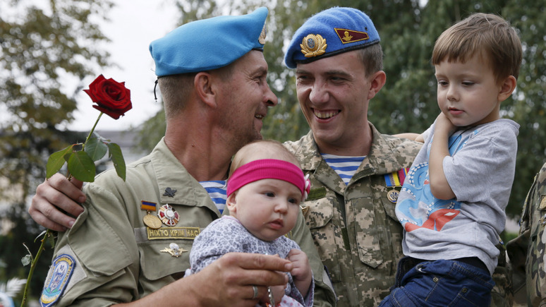 Порошенко не указ: украинцы массово празднуют «неправильный» День ВДВ 