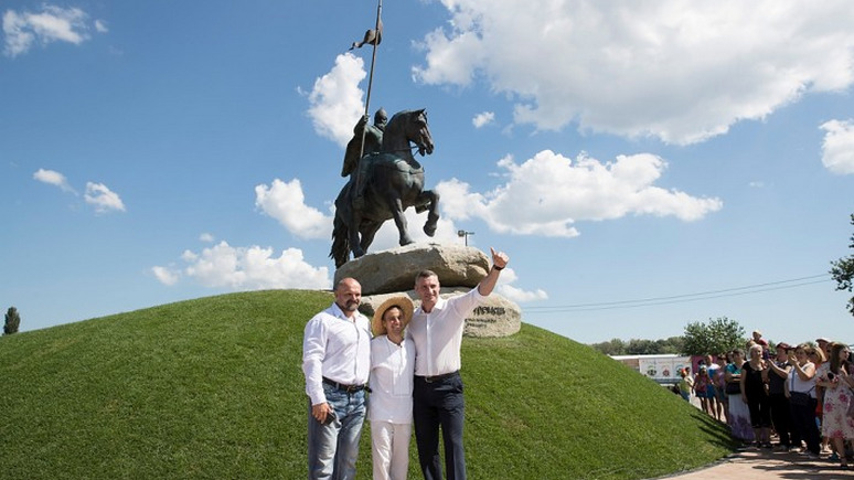 NewsOne: в Киеве открыли памятник «украинскому богатырю» Илье Муромцу