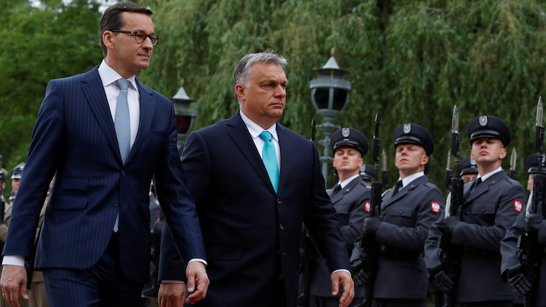 Wyborcza призвала премьера Польши дистанцироваться от «пророссийских» заявлений отца