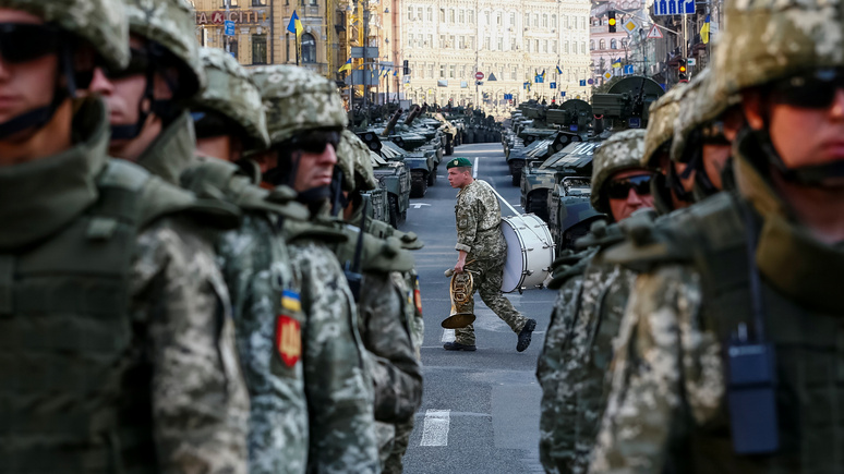Heute: ко Дню независимости украинская армия выучит «фашистское приветствие»