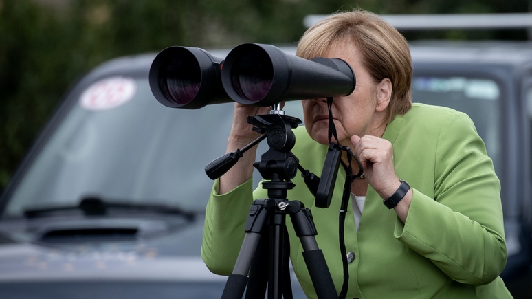 Bild: в бинокль всё видно — Меркель лично оценила российское военное присутствие на Кавказе