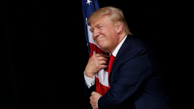 Independent: Трампа высмеяли за неправильно раскрашенный флаг США