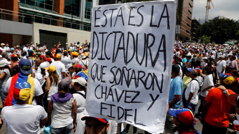 ABC: Мадуро ужесточает контроль за финансами венесуэльцев, чтобы «не мыли туалеты за границей»