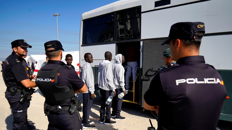 El País: Франция использует борьбу с терроризмом, чтобы возвращать мигрантов в Испанию
