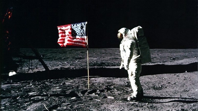 WT: фильм о высадке на Луну без флага США — пощёчина американскому обществу 