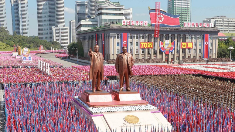 HuffPost: Трамп поблагодарил Ким Чен Ына за отсутствие ядерных ракет на параде в Пхеньяне