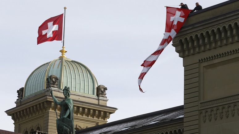 Blick: Швейцария хотела бы не пускать российских военных на порог, но не может