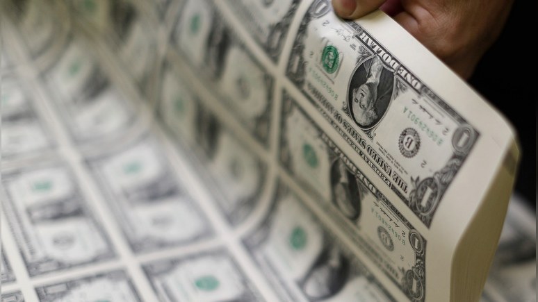 Bloomberg: Россия ищет альтернативу доллару, чтобы снизить зависимость от США