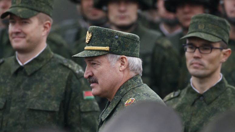 Корреспондент: Лукашенко пообещал вооружить всё взрослое население Белоруссии