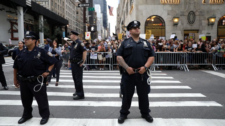 NY Daily News: впервые за 25 лет на выходных в Нью-Йорке ни в кого не стреляли