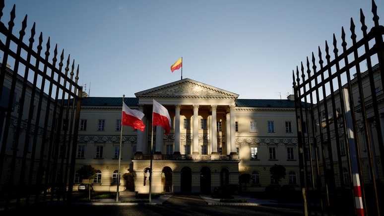 Wyborcza: за три года Польша умудрилась поссориться со всеми, с кем только можно