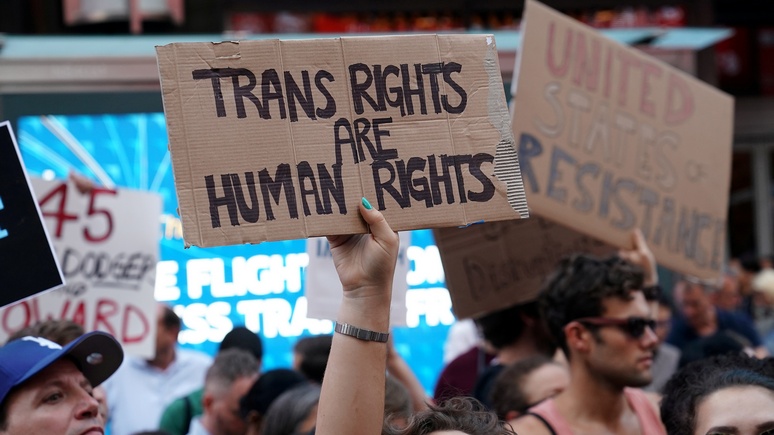 NYT: администрация Трампа ударит по трансгендерам новым определением слова «пол»