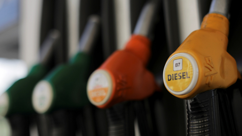Bloomberg: повышение цен на бензин — ещё один повод для французов не любить Макрона