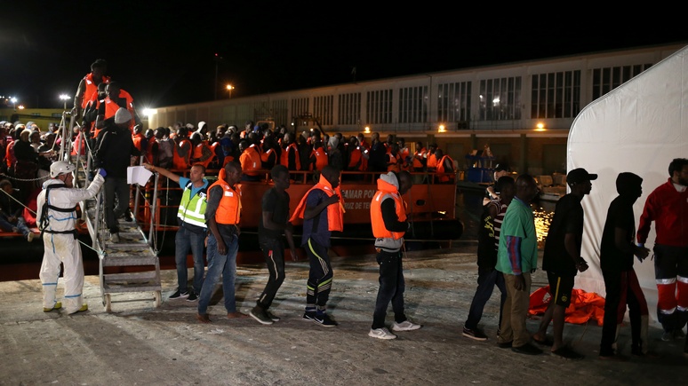 Welt: Испания охладела к мигрантам и просит Марокко их не пропускать