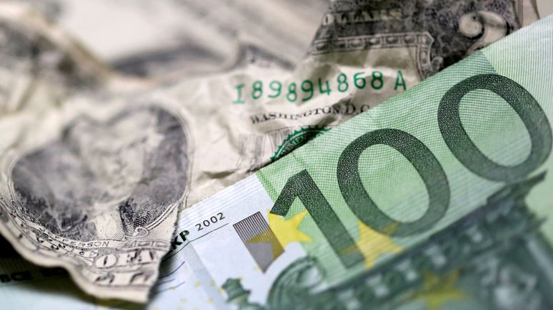 Guardian: Евросоюз предложил план по борьбе с зависимостью от доллара