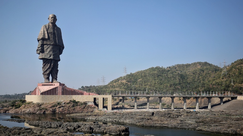 Welt: статуя Свободы — карлик на фоне девяти высочайших изваяний мира