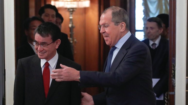 Mainichi: главы МИД России и Японии готовят базу для встречи Путина и Абэ по Курилам