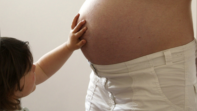 «Семья перестаёт быть ценностью» — Le Figaro объяснила причины спада рождаемости во Франции