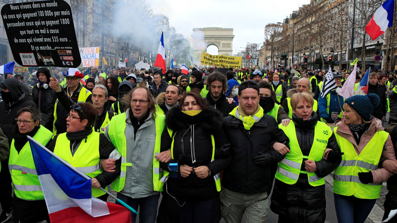 France Info: «жёлтый жилет» согласен «свернуть движение» в обмен на референдум и минимальную зарплату в €1300