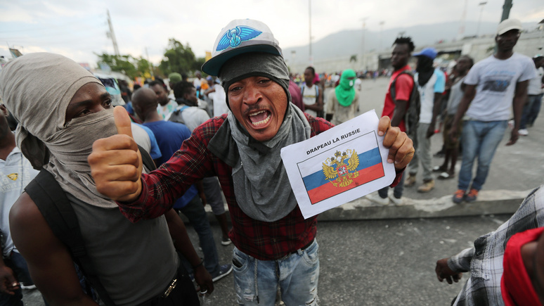 Le JDM: протестующие гаитяне жгут американские флаги и зовут Россию на помощь 