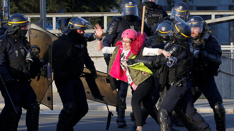 Le Figaro: пока полиция занята «жёлтыми жилетами», преступность на городских окраинах процветает  