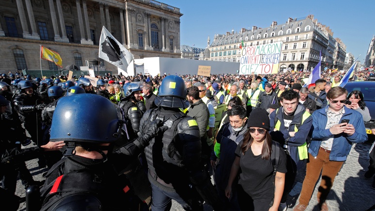 Le Monde: ООН попросила Францию провести проверку в отношении чрезмерного применения силы к «жёлтым жилетам»