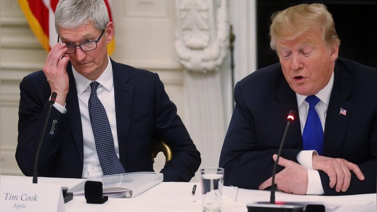 Sky News: Трамп рассмешил интернет, переименовав главу Apple в Тима Эппла
