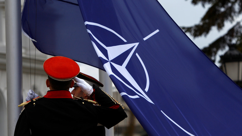 Junge Welt: НАТО отмечает годовщину противостояния с Россией