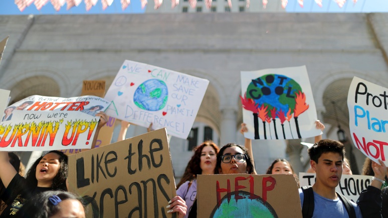 Forbes: западные политики приметили «российский след» в протестах молодёжи против климатических изменений 