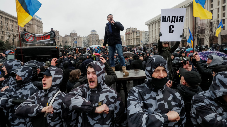 Вести: в базу «Миротворца» попали сами националисты — за участие в митинге против Порошенко