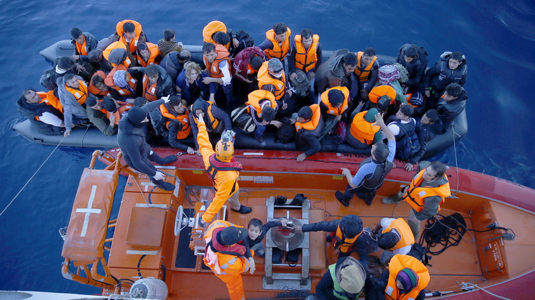 Zeit: угнанный беженцами танкер задержан мальтийскими ВМС