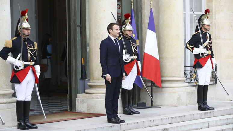 Le Figaro: «один против всех» — оставшийся без советников Макрон не спешит обзаводиться новыми