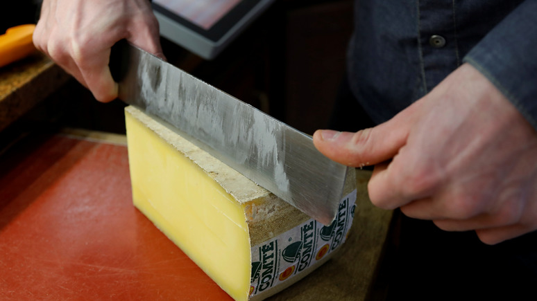 Neue Zürcher Zeitung: россиянин учится делать настоящий швейцарский сыр