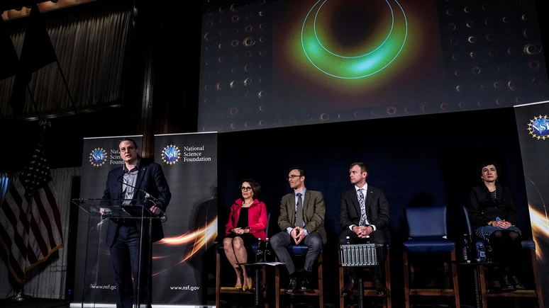 Guardian: за горизонтом событий — учёные сделали первый в истории снимок чёрной дыры  