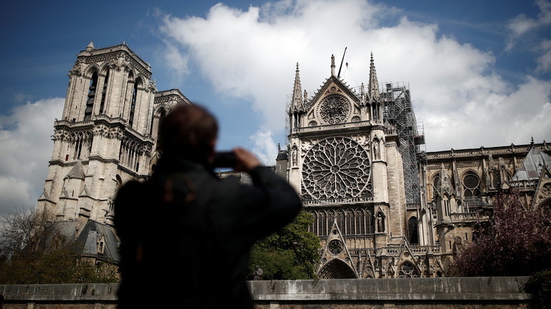 NYT: у Франции нашлись деньги на Нотр-Дам, но не на нужды озлобленного народа