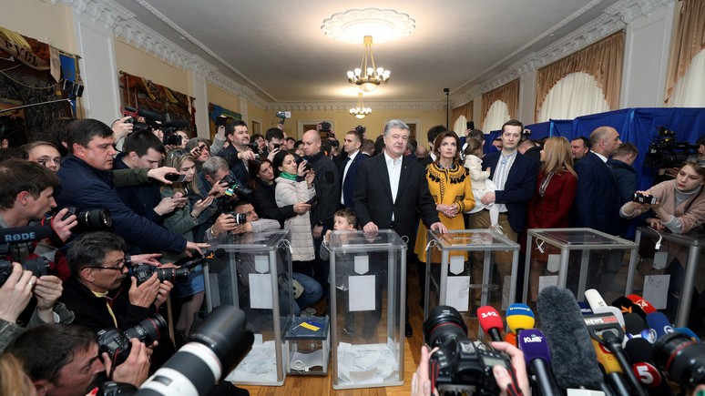 Лiга.net: Порошенко победил на выборах, но только за границей