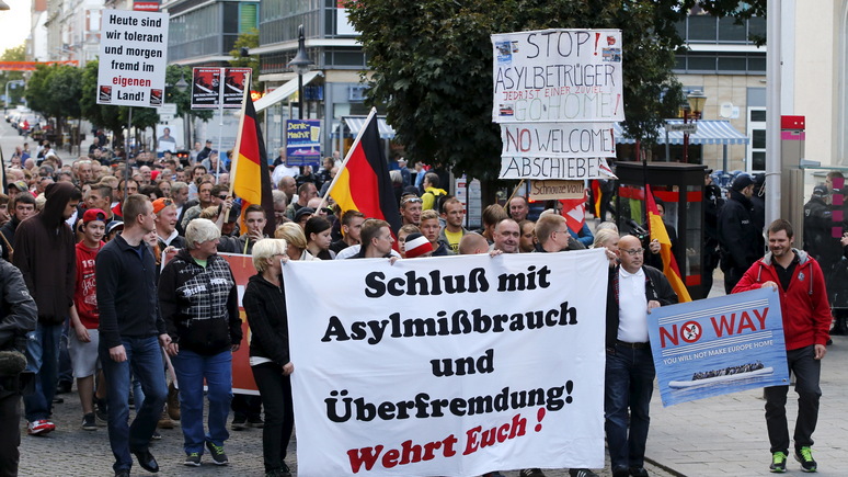 Der Spiegel: половина Германии относится к беженцам враждебно