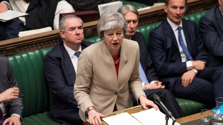 Guardian: британский парламент отказался от вотума недоверия Мэй