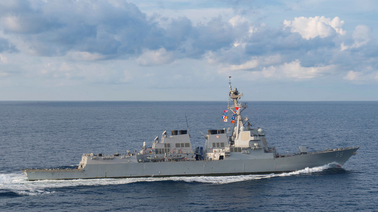 Guardian: у спорного рифа в Южно-Китайском море появился американский эсминец