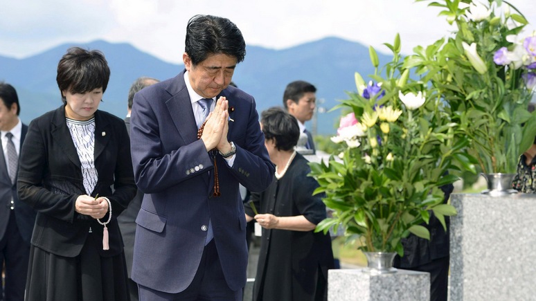 Asahi Shimbun: что бы сказал опытный Абэ-старший о самоуничижении сына перед Трампом  