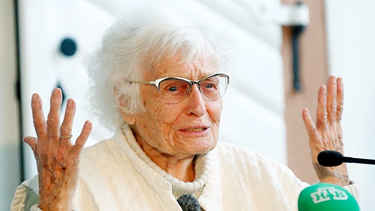 DW: 100-летняя немка одержала победу на выборах депутатов горсовета