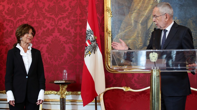 Stern: временным канцлером Австрии впервые стала женщина