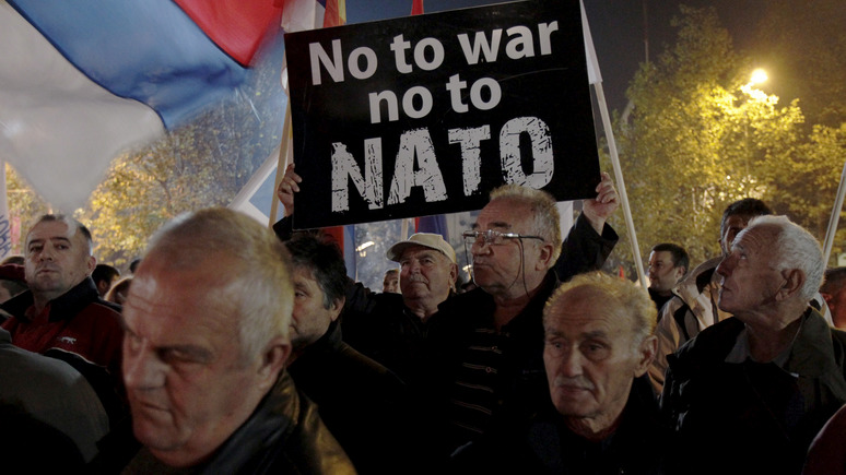 Печат: НАТО промоет мозги сербам под видом «повышения уровня критического мышления»