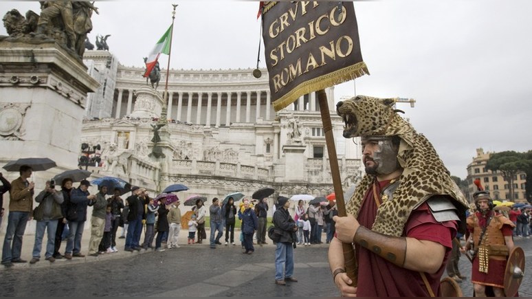 Guardian: Рим объявил войну центурионам, пьяницам и фонтанным купальщикам