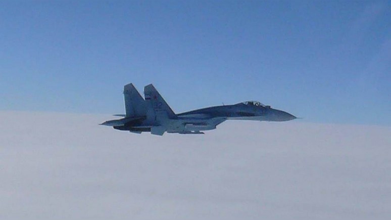 Mirror: российский Су-27 перехватил шведа и американца над Балтикой