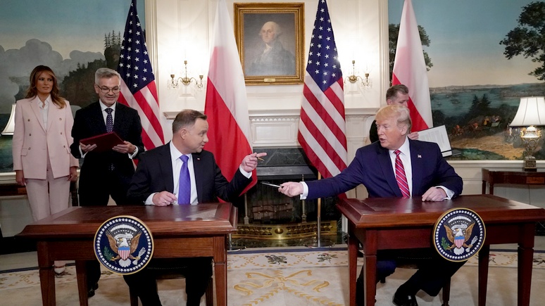 Die Zeit: подхалимство полякам не помогло — президент США забраковал идею о Форте Трамп