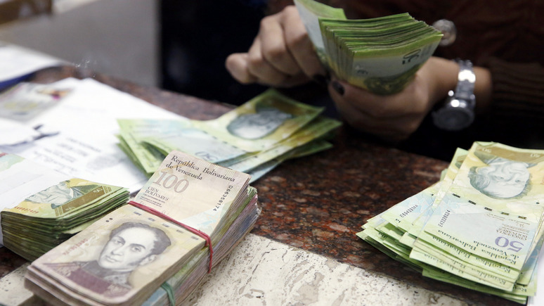 El País: гиперинфляция заставила Венесуэлу печатать банкноты с пятизначными суммами