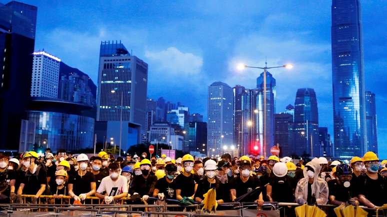 CNN: Китай и Британия устроили дипломатическую перепалку из-за протестов в Гонконге